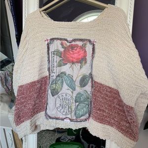 Cropped Loose fit knit sweater.